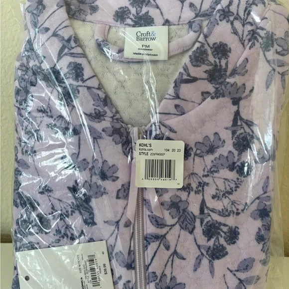 Floral Quilted Lavender Zip Front Bathrobe PM - Picture 4 of 6